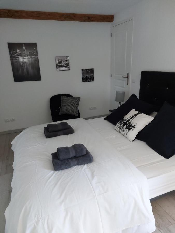 Les Dauphins Apartment Saint-Romain-de-Jalionas Ngoại thất bức ảnh