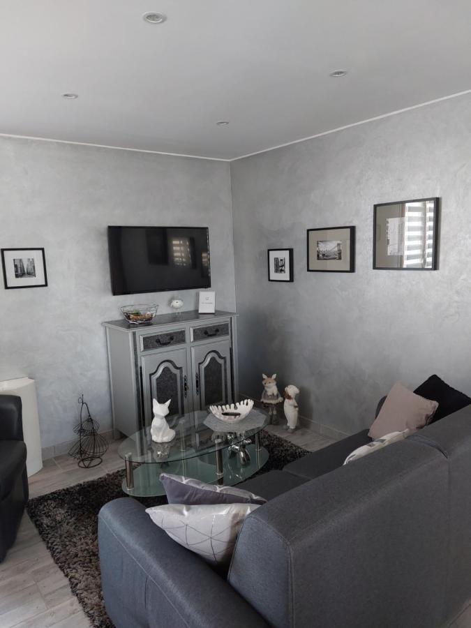 Les Dauphins Apartment Saint-Romain-de-Jalionas Ngoại thất bức ảnh