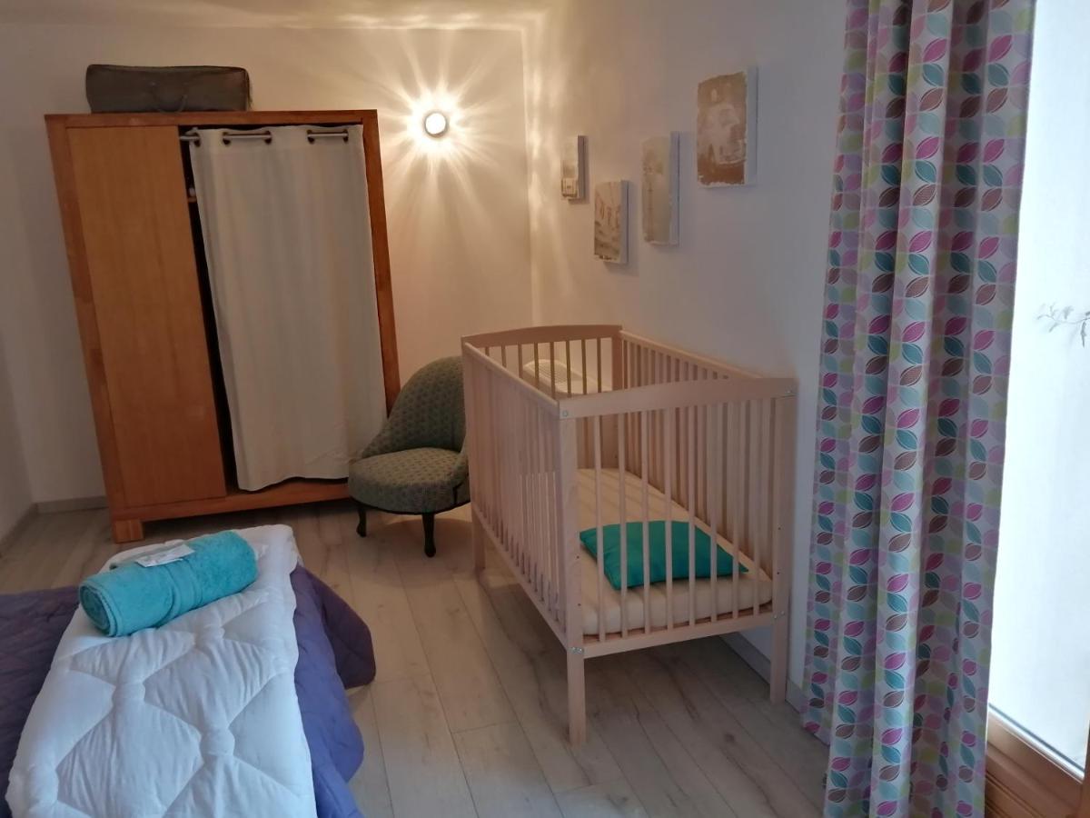 Les Dauphins Apartment Saint-Romain-de-Jalionas Ngoại thất bức ảnh